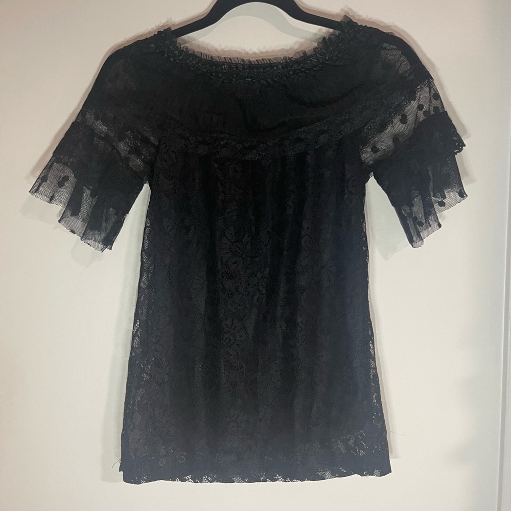 Elegant Black Lace Blouse with Bow Detail - Picture 5 of 6